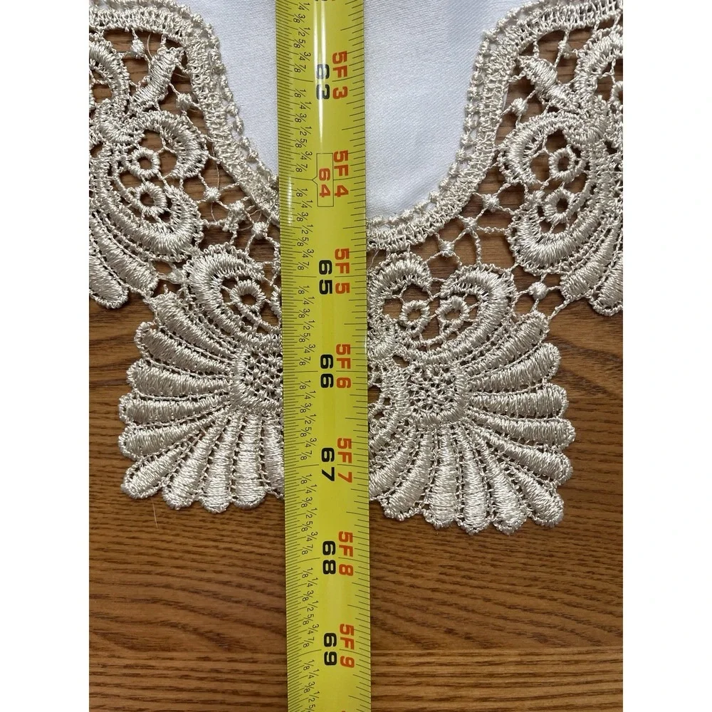 Chickadee And Lace Border Table Runner From Bed Bath And Beyond - Preowned